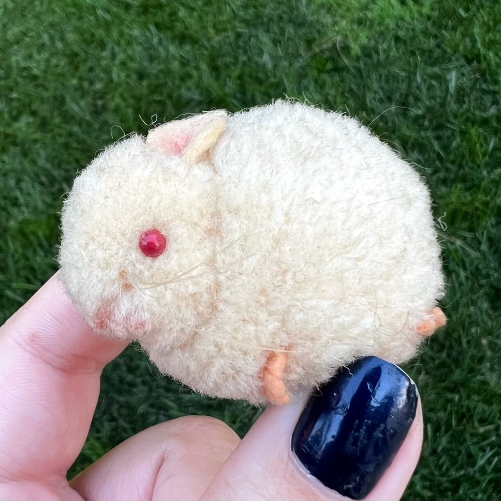 Vintage Steiff Germany Wool Pom Pom White Mouse with Red Eyes No ID Tag